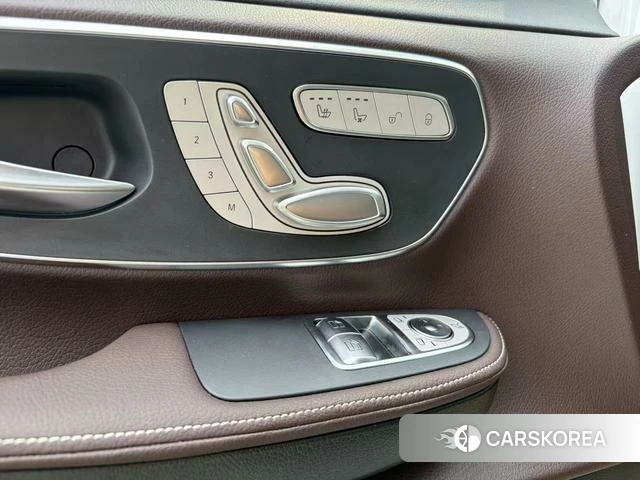 Mercedes-Benz V-class 2022 Белый из Китая, фото 3