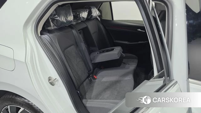 Volkswagen Golf 8th Generation 2024 Белый из Кореи, фото 3
