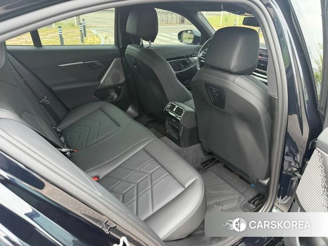 BMW 5 Series (G60) 2024 Черный из Кореи, фото 3