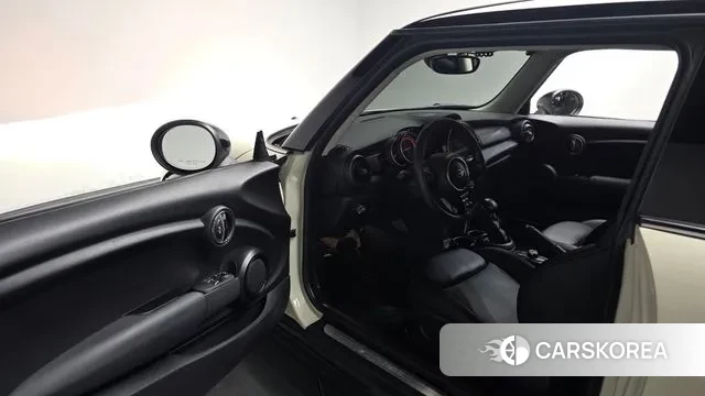 Mini Cooper 2019 Жемчужный цвет из Кореи, фото 3