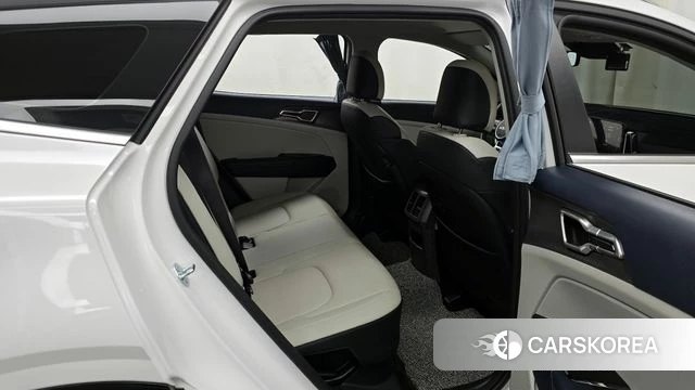 Kia Sportage 5th Generation Hybrid 2024 Белый из Кореи, фото 3