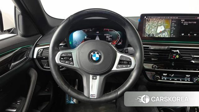 BMW 5 Series (G30) 2021 Белый из Кореи, фото 3