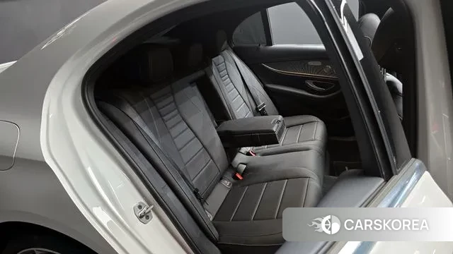 Mercedes-Benz E-Class W213 2022 Белый из Кореи, фото 3