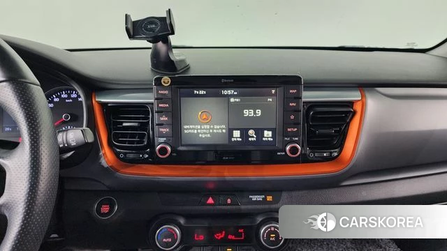 Kia Stonic 2018 Белый из Кореи, фото 3