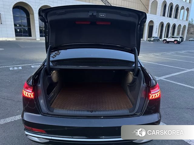 Audi A6L 2023 Черный из Китая, фото 3
