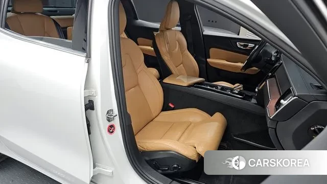 Volvo S60 3rd generation 2021 Белый из Кореи, фото 3