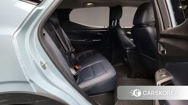 Chevrolet (GM Daewoo) Bolt EUV 2023 Светло-серебряный цвет из Кореи, фото 3