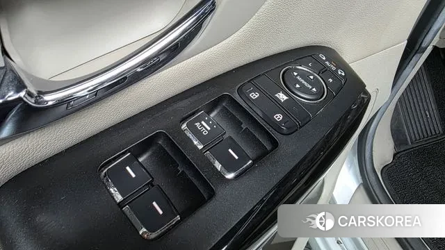 Kia The New Carnival 2018 Серебряный из Кореи, фото 3