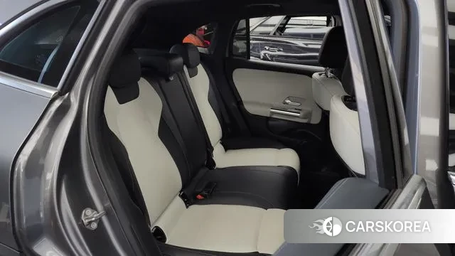 Mercedes-Benz GLA - Class H247 2020 Серебристо-серый из Кореи, фото 3