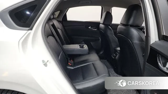 Kia The New K3 2nd generation 2023 Белый из Кореи, фото 3