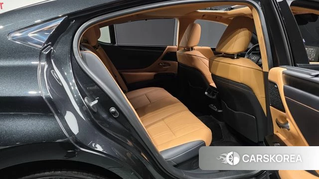 Lexus ES300h 7th generation 2022 Серый из Кореи, фото 3