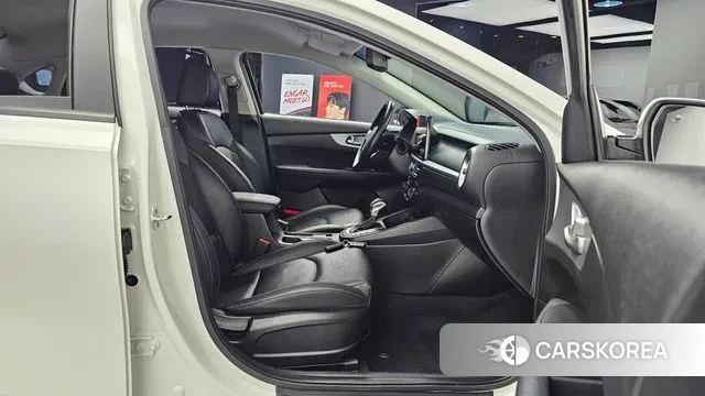 Kia The New K3 2nd generation 2021 Белый из Кореи, фото 3