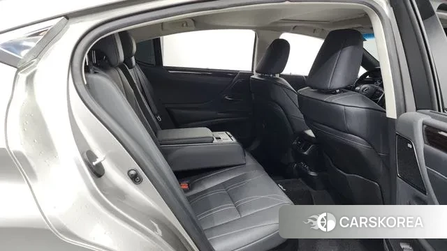 Lexus ES300h 7th generation 2021 Серебряный из Кореи, фото 3