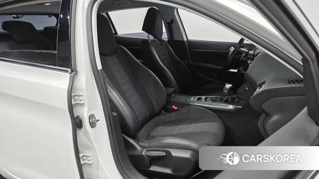Peugeot 308 second generation 2018 Белый из Кореи, фото 3