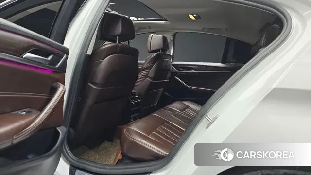 BMW 5 Series (G30) 2018 Белый из Кореи, фото 3