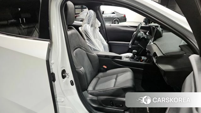 Lexus UX250h 2023 Белый из Кореи, фото 3