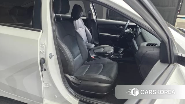 Kia The New K3 2nd generation 2024 Белый из Кореи, фото 3