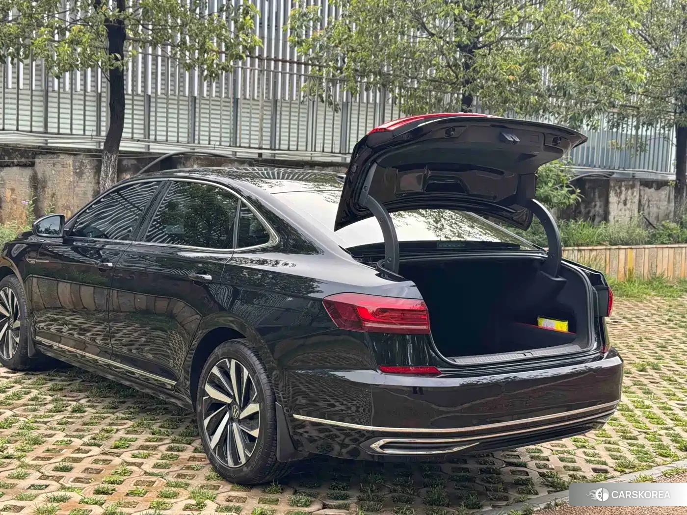 Volkswagen Passat 2024 Черный из Китая, фото 3