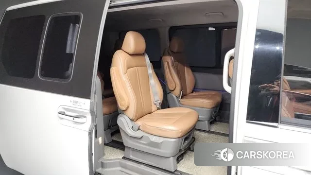 Hyundai Staria 2021 Белый из Кореи, фото 3