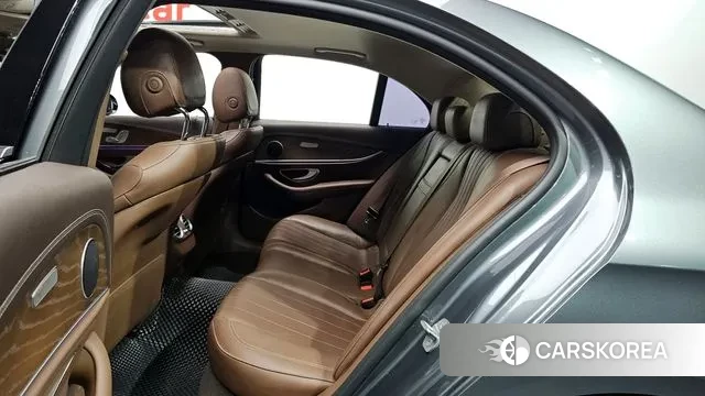 Mercedes-Benz E-Class W213 2018 Серый из Кореи, фото 3