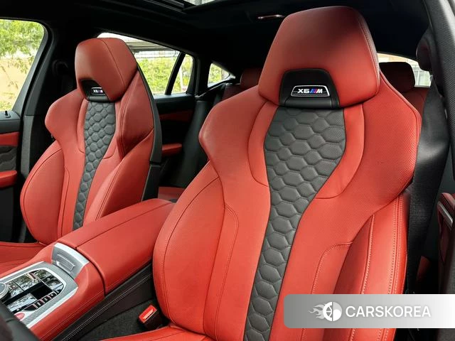 BMW X6 M 2023 Серебристо-серый из Китая, фото 3