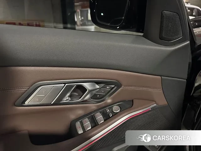 BMW 3 Series (G20) 2022 Черный из Кореи, фото 3