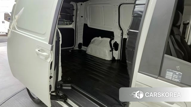 Hyundai Staria 2021 Белый из Кореи, фото 3