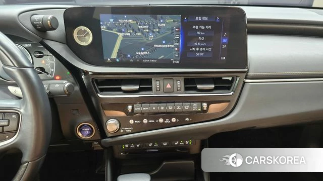 Lexus ES300h 7th generation 2021 Серебристо-серый из Кореи, фото 3