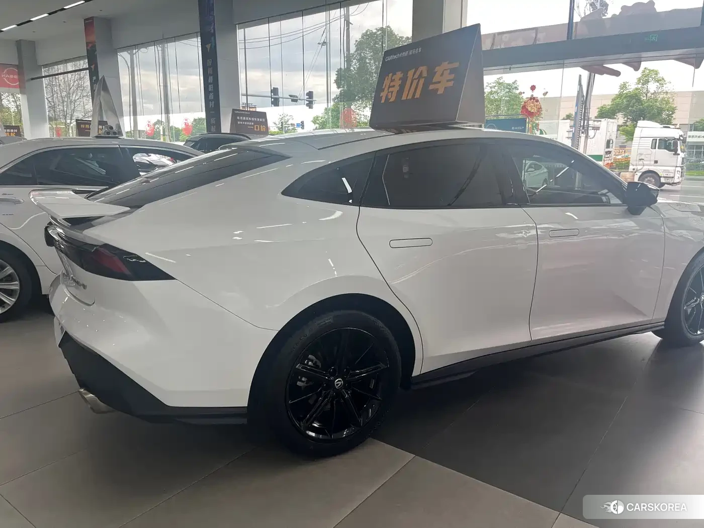 Chang'an UNI-V 2025 Белый из Китая, фото 3