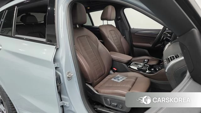 BMW X4 (G02) 2025 Серебристо-серый из Кореи, фото 3