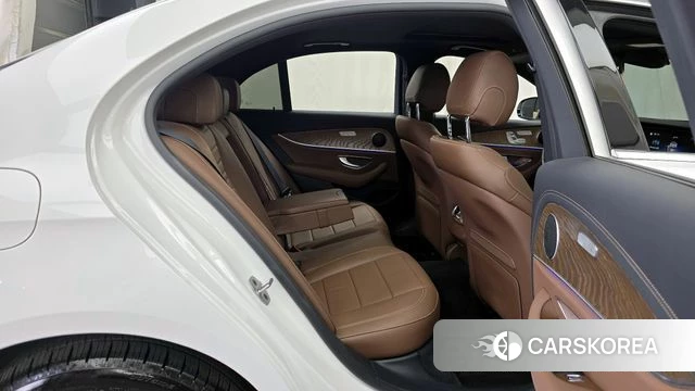 Mercedes-Benz E-Class W213 2021 Белый из Кореи, фото 3