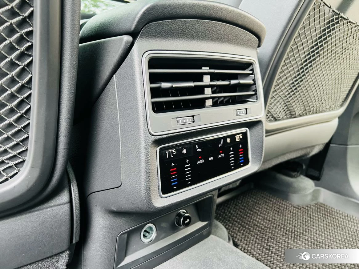 Audi Q7 2021 Черный из Китая, фото 3