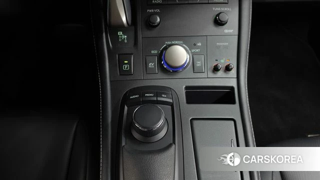 Lexus CT200h 2018 Песочный из Кореи, фото 3