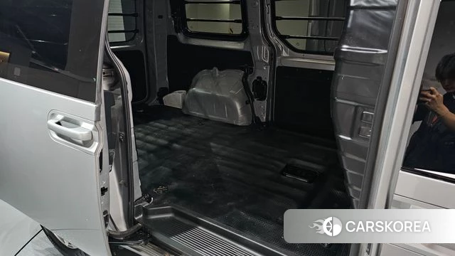 Hyundai Staria 2024 Серебристо-серый из Кореи, фото 3