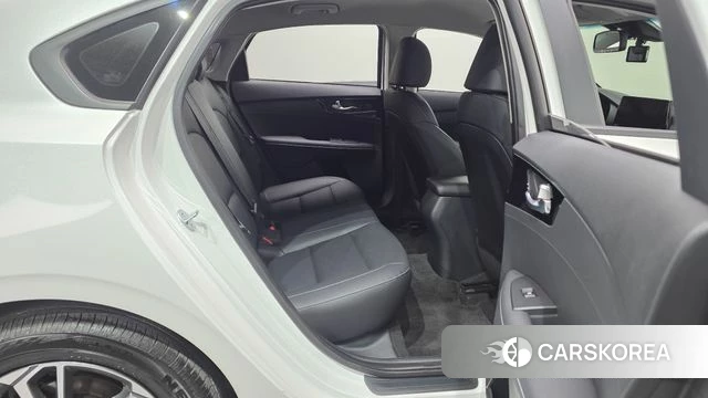 Kia The New K3 2nd generation 2023 Белый из Кореи, фото 3