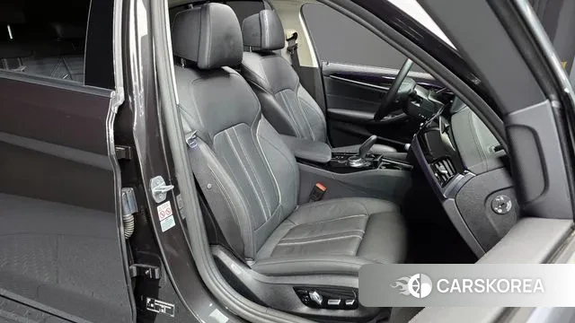 BMW 5 Series (G30) 2022 Серый из Кореи, фото 3