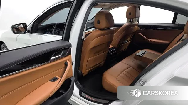 BMW 5 Series (G30) 2018 Белый из Кореи, фото 3