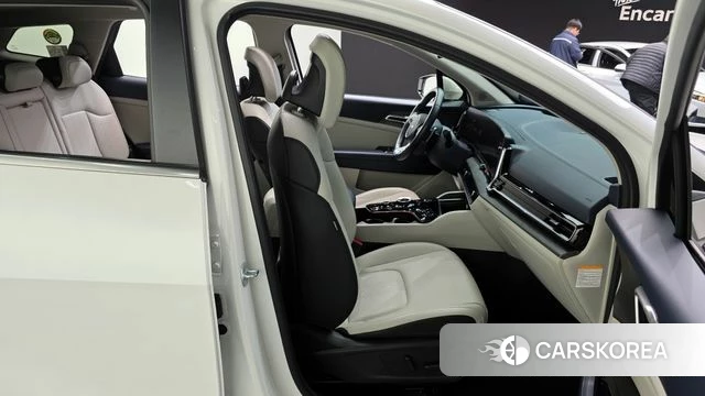 Kia Sportage 5th Generation Hybrid 2023 Белый из Кореи, фото 3