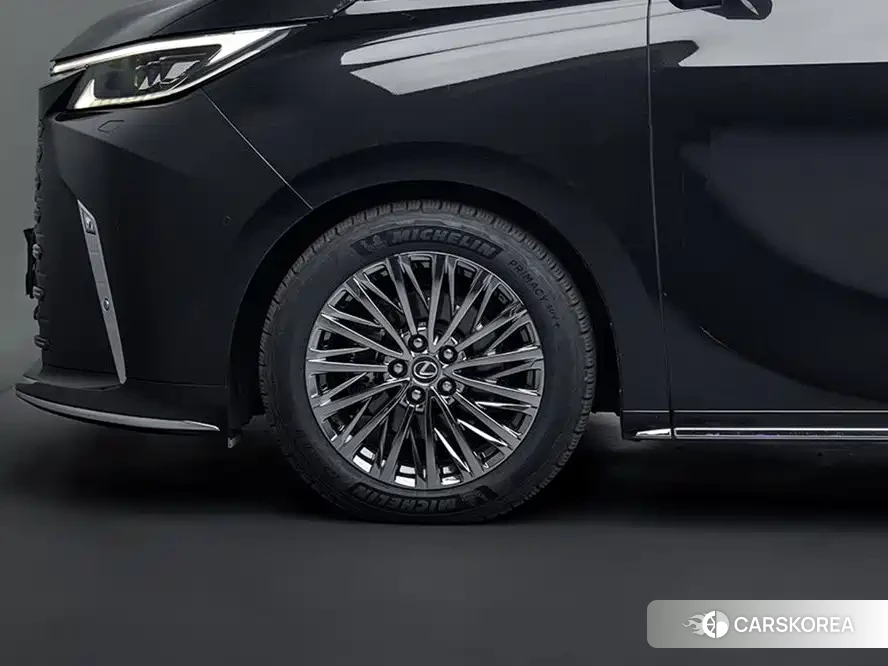 Lexus LM 2025 Черный из Китая, фото 3