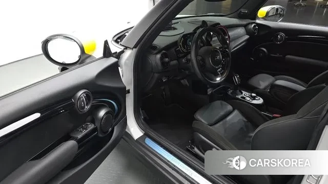 Mini Cooper Electric 2023 Белый из Кореи, фото 3