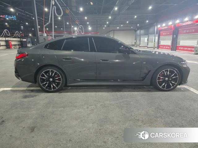 BMW i4 2023 Серебристо-серый из Кореи, фото 3