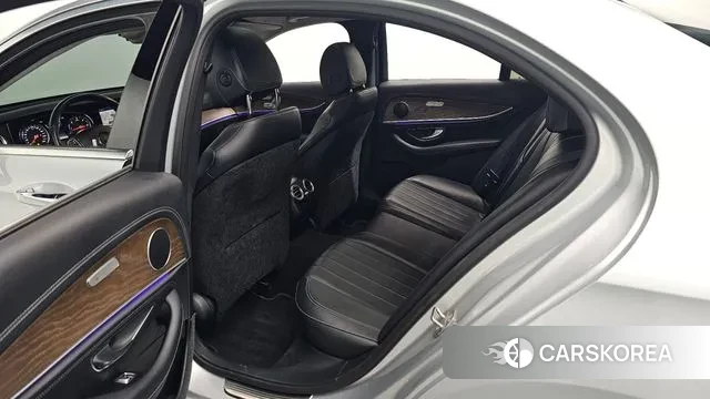 Mercedes-Benz E-Class W213 2018 Серебряный из Кореи, фото 3