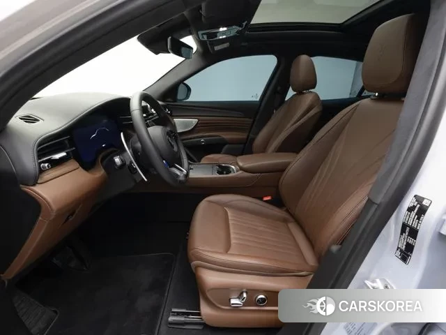 Maserati Grecale 2024 Светло-серебряный цвет из Кореи, фото 3