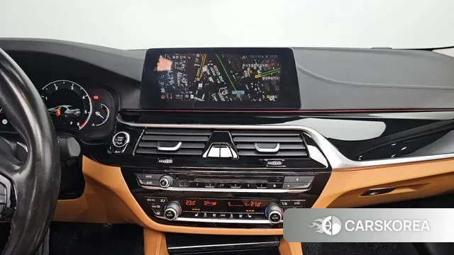 BMW 5 Series (G30) 2018 Белый из Кореи, фото 3