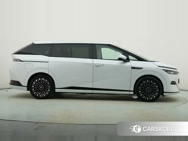 Xiaopeng Motors Xiaopeng X9 2025 Белый из Китая, фото 3