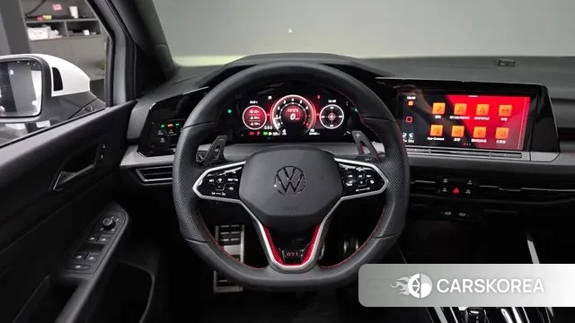Volkswagen Golf 8th Generation 2023 Белый из Кореи, фото 3