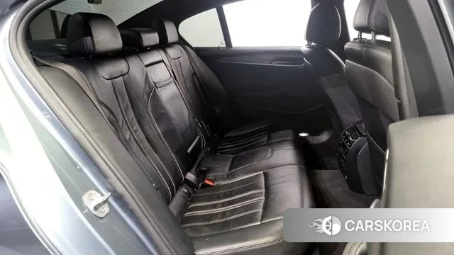 BMW 5 Series (G30) 2018 Серебристо-серый из Кореи, фото 3