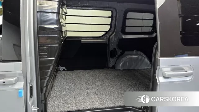 Hyundai Staria 2023 Серебряный из Кореи, фото 3