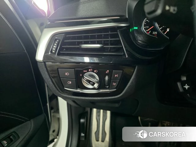 BMW 5 Series (G30) 2018 Белый из Кореи, фото 3