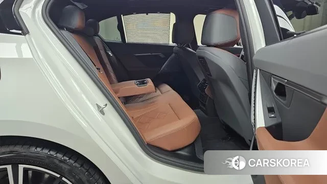 BMW 5 Series (G60) 2025 Белый из Кореи, фото 3